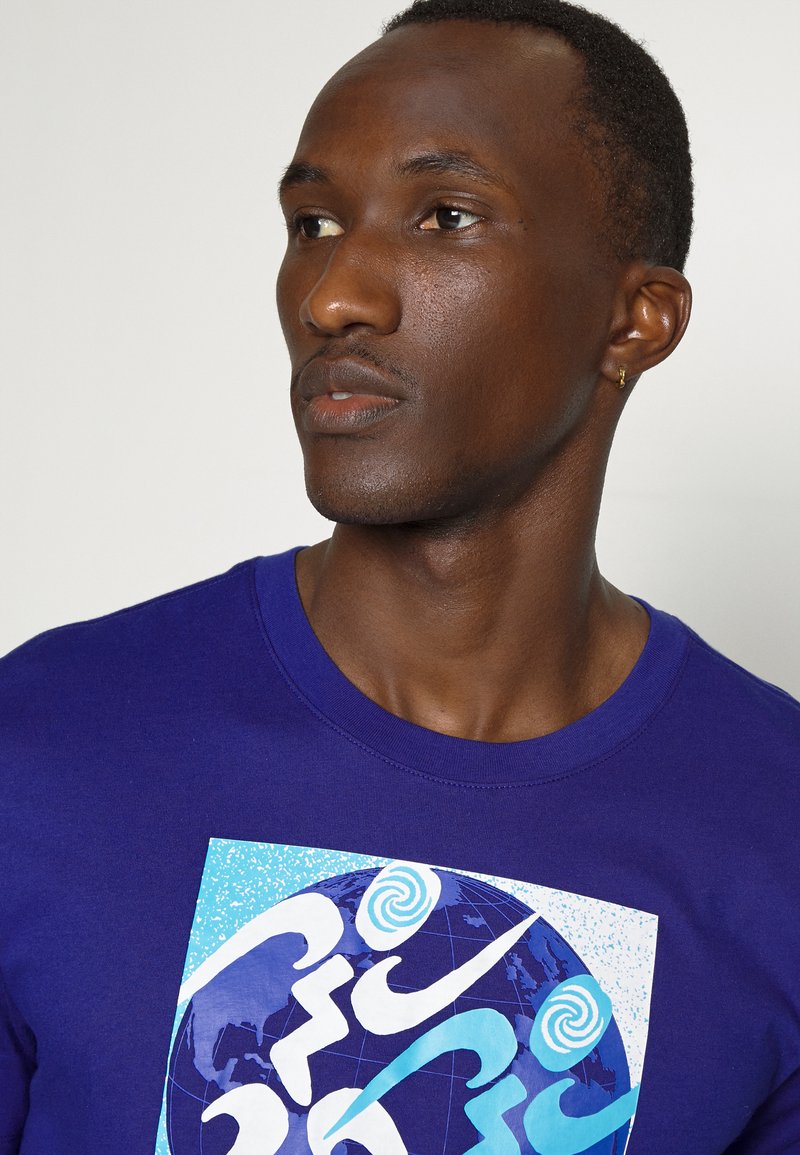 Herren Shirts | Nike Performance TEE Sport T-shirt deep royal blue/dunkelblau - IK15012 Herren Shirts | Nike Performance TEE Sport T-shirt deep royal blue/dunkelblau - IK15012