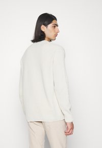 BOSS Strickpullover - open white