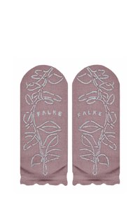 Gebreide enkelsokken in zachte rozenkleur, met een bloemenpatroon in lichtblauwe draad en geribbelde randen. Logo "FALKE" prominent weergegeven.