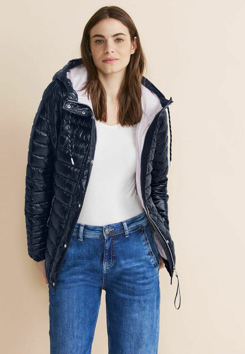 Street One Giacca Donna In Mix Strutturale – Softshell E Trapuntata – Cappuccio E Tasche Con Cerniera