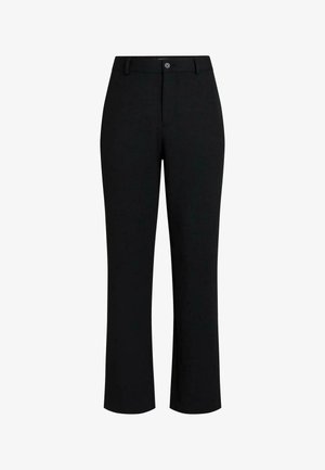 Schwarze gerade geschnittene Hose mit Gürtelschlaufen, Frontknopf und Reißverschluss, vor weißem Hintergrund präsentiert.
