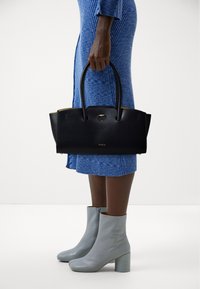 Furla GENESI L TOTE - Handväska - nero