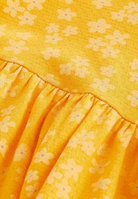 Next TEXTURED REGULAR FIT - Jerseyklänning - yellow