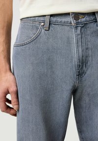 Wrangler FRONTIER - Vaqueros rectos - light ice