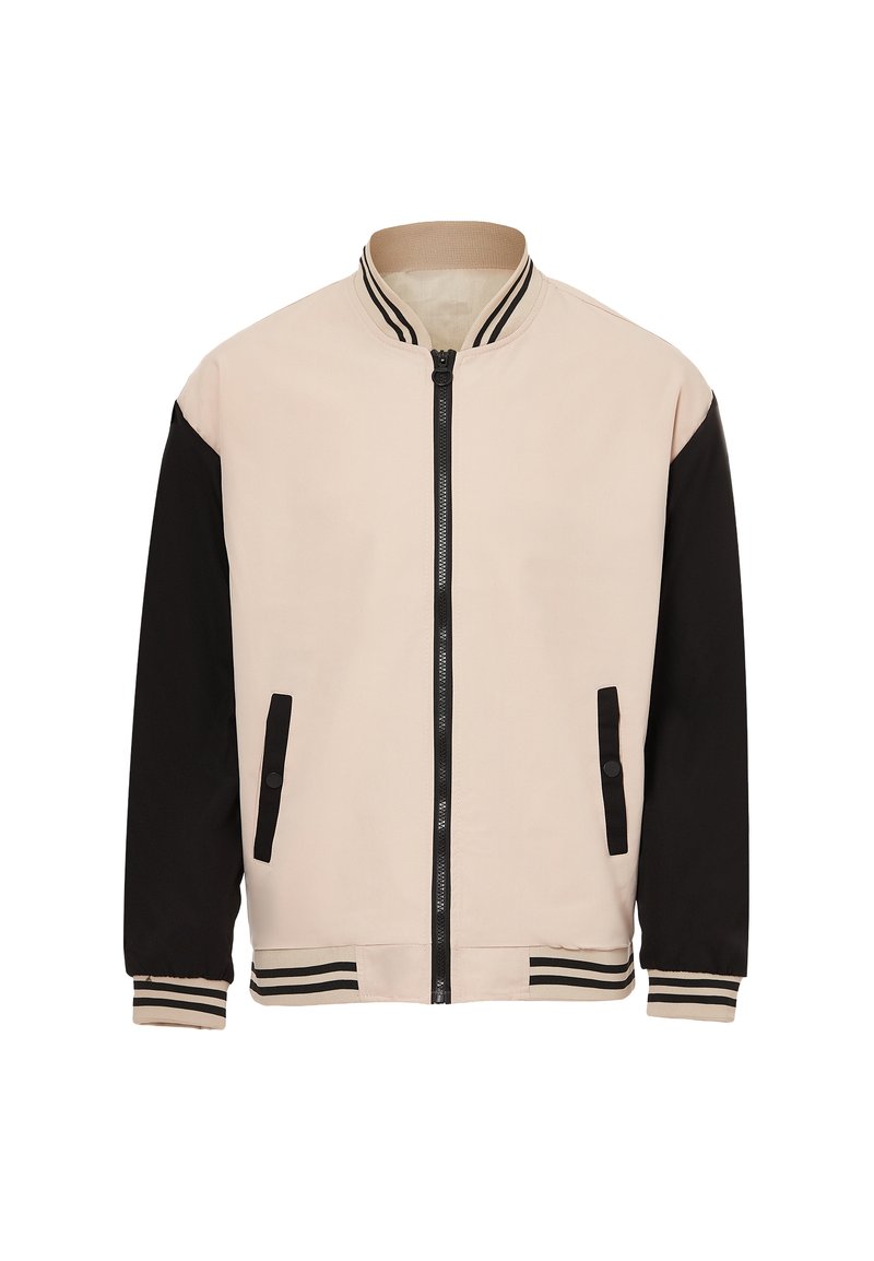Giubbotto bomber con corpo beige, maniche nere, chiusura con zip e collo e orlo a costine a righe. Include due tasche frontali.