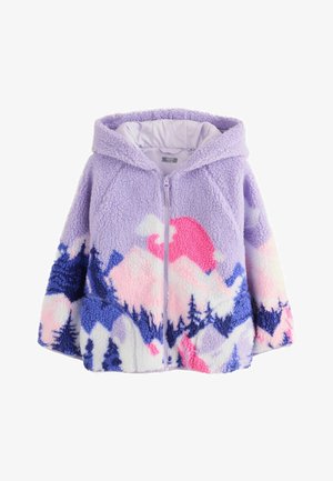 Lilla fliisjakker, millel on lukuga esiosa, kapuuts ja värvikas mägimaastik roosa ja sinise aktsendiga ning pehme tekstuur.