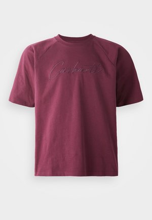 Camiseta de algodón burdeos con mangas raglán cortas y un logo texturizado "Carhartt" bordado en un tono contrastante en la parte frontal.