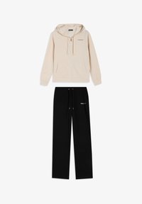 Seleccionado, off-white