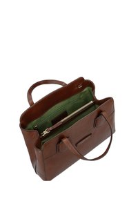 Borsa tote in pelle marrone con due manici, interno verde, tasca con zip e design elegante. Presenta un manico testurizzato e hardware minimale.