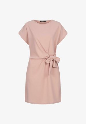 Pale pink short-sleeve dress made of soft fabric, featuring a knotted belt detail at the waist and a relaxed A-line shape.