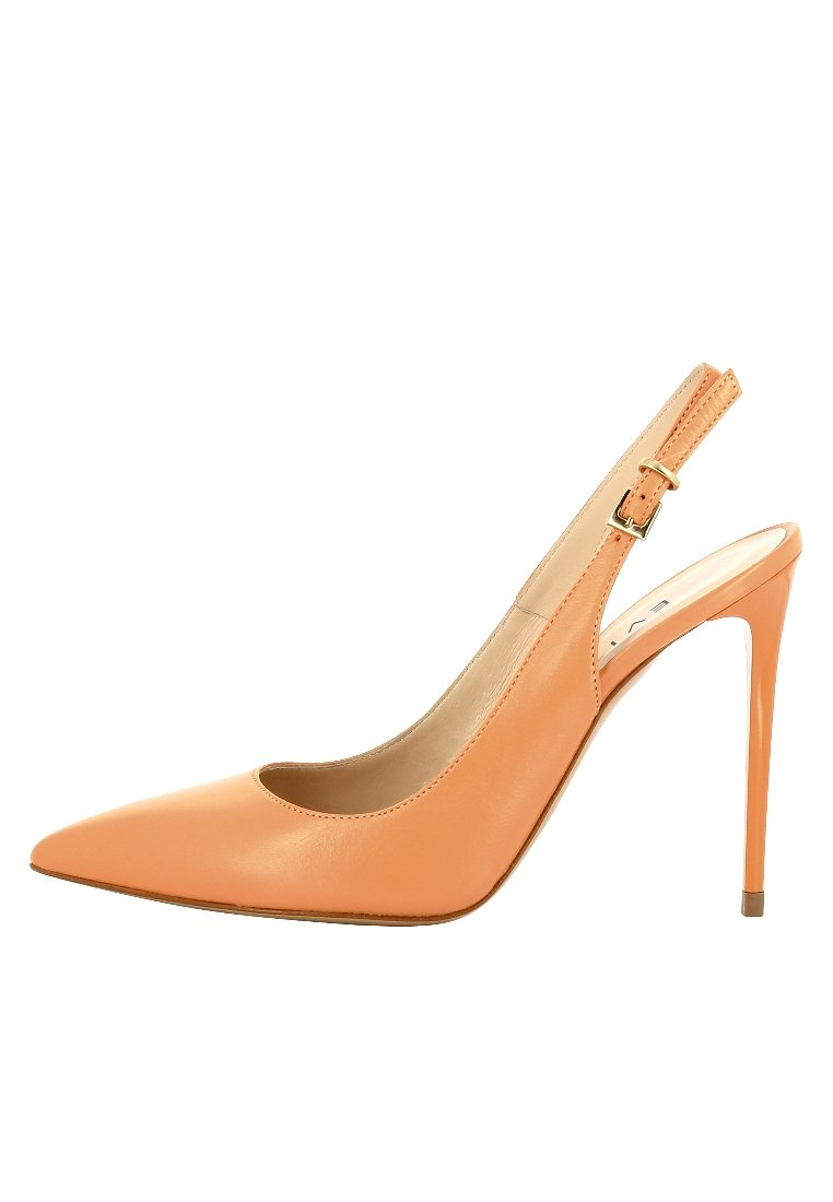 zapatos naranjas