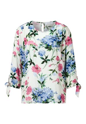 Bloes met bloemenprint en ronde halslijn, 3/4 mouwen met strikdetails, voornamelijk witte achtergrond met blauwe en roze bloemen, lichtgewicht stof.
