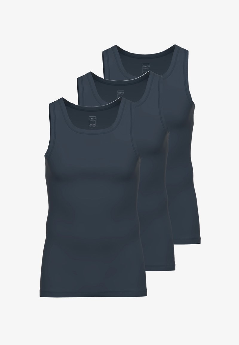 Tre canotte grigio scuro realizzate in materiale liscio, con spalline larghe e un design aderente, dotate di un collo rotondo.