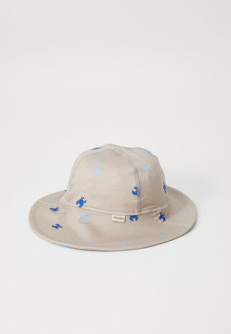 Beige buckethat med blå krabbmönster, gjord av lättviktigt tyg, med en bred skärm och sydda detaljer för hållbarhet.