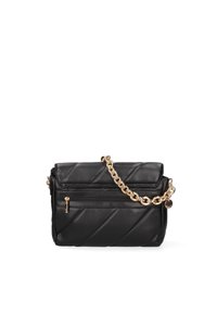 Borsa a tracolla in pelle nera trapuntata con una cinghia a catena e una tasca con zip frontale. Caratterizzata da cuciture diagonali e un accento in metallo dorato.