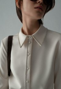 Touché Privé STONE EMBELLISHED - Button-down blouse - cream