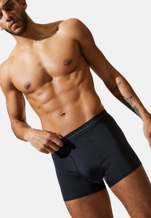 Schwarze Boxershorts mit glatter Textur und tailliertem Design. Sie verfügen über einen weichen Bund mit grauem "AUTOGRAPH"-Branding.