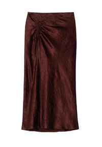 Bordeaux midi Rock mit strukturiertem Material, gerafftem Detail auf einer Seite und einer geraden Silhouette mit einem subtilen Drapierungseffekt.