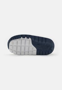 Nike Sportswear AIR MAX 1 EASYON - Sneakers basse - white/light orewood brown/midnight navy