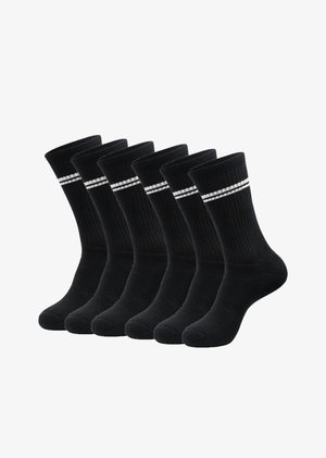 Sorte crew strømper med ribbet tekstur. Hver strømpe har to hvide vandrette striber nær toppen. Sæt af seks par.