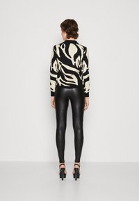 Object Trui - black