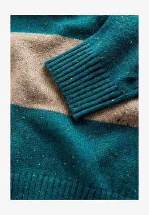 Pulover tricotat texturat, cu un corp turcoaz și o dungă bej. Pete multicolore adaugă detalii țesăturii. Mânici ribbate incluse.