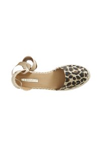 Espadrilky s leopardím potiskem, béžový bavlněný svršek, kulatá špička a stužkové detaily. Podešev obalená juty s prošíváním.