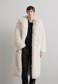 Nanushka KILAH - Zimní kabát - creme