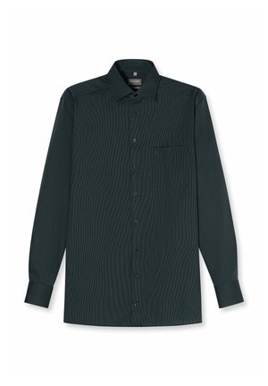 Dunkelgrünes, strukturiertes Hemd mit langen Ärmeln, Knopfleiste, Kragen und Brusttasche, flach auf weißem Hintergrund ausgelegt.