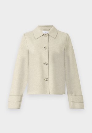 Giacca beige chiaro in misto lana con colletto, chiusura frontale con cinque bottoni e spalle strutturate. Presenta maniche lunghe con dettagli sui polsini.