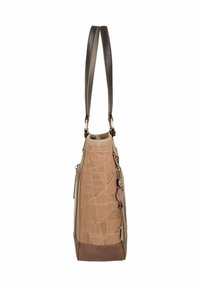 Beige-braune Tragetasche mit geometrischen Mustern, doppelte dunkelbraune Schulterriemen und dekorativem Schlüsselanhänger mit Charms an der Seite.