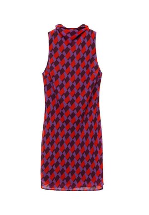 Abito senza maniche caratterizzato da un motivo geometrico a rombi in rosso, viola e lavanda. Tessuto leggero con una texture liscia.