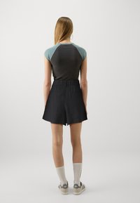 GAP Shorts - black