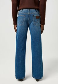 Wrangler Bootcut-teksad - sky breeze