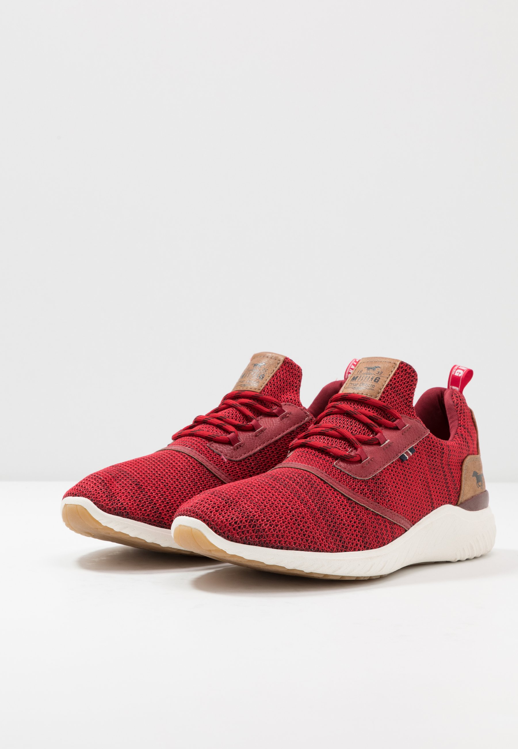 Mustang 4132 301 Joggesko rot Zalando.no Mustang 4132 301 Joggesko rot Zalando.no
