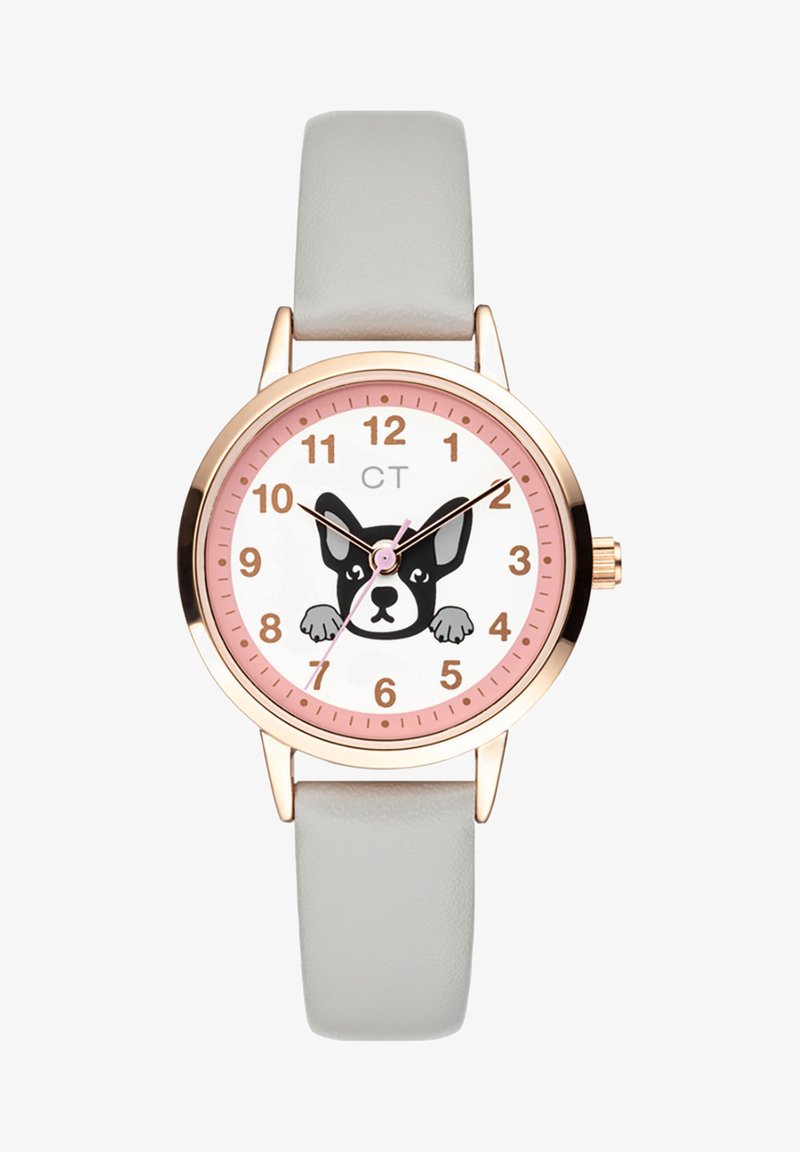 Runde Uhr mit einem weißen Zifferblatt, das eine Illustration eines schwarzen Hundes zeigt, goldene Stundenmarkierungen, rosa Akzente und ein hellgraues Lederarmband hat.