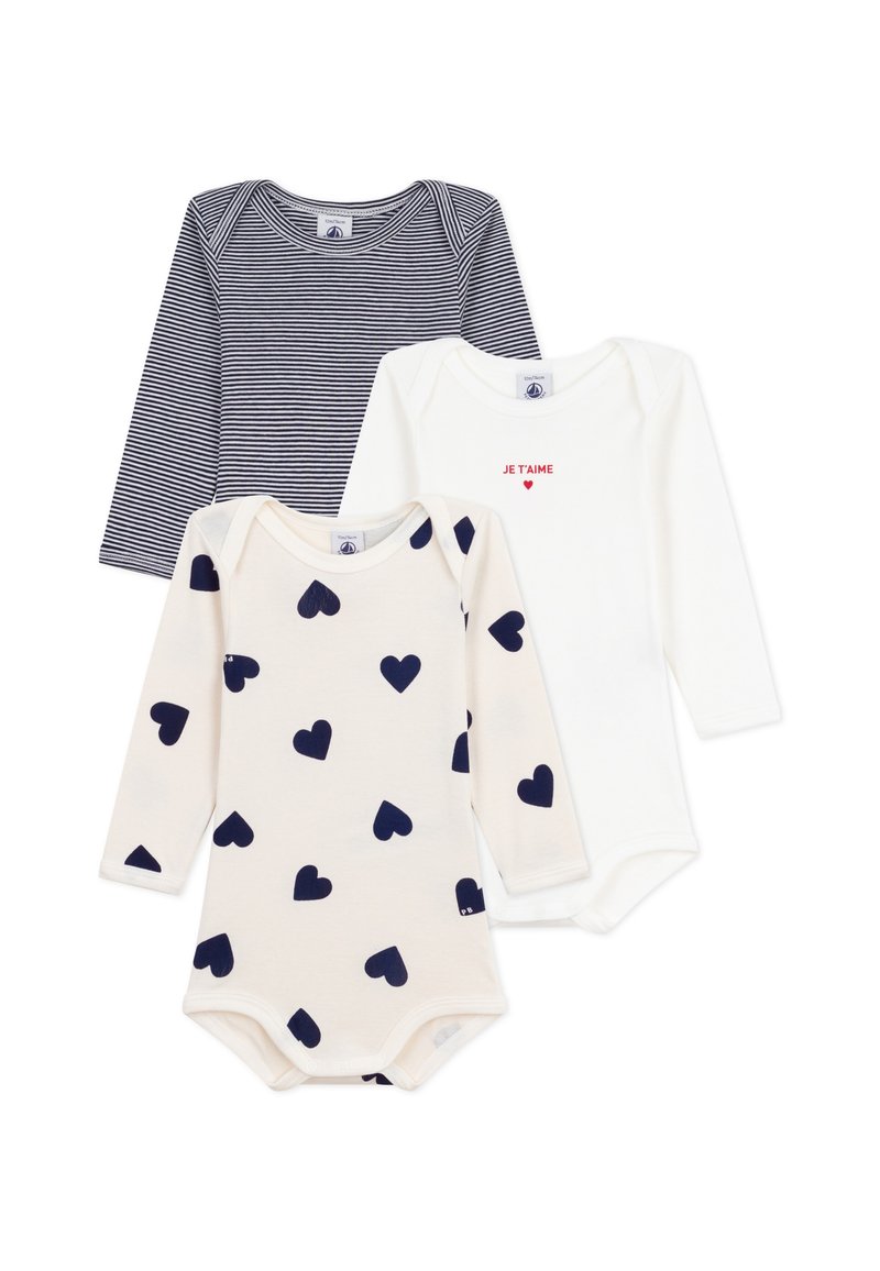 Drei Langarm-Bodysuits: einer mit marineblauen Streifen, einer in Weiß mit "JE T'AIME" in Rot und einer in Creme mit navyblauen Herzmustern. Aus weichem Baumwollmaterial.