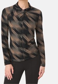 Zwarte longsleeve top met abstracte beige patronen, uitgerust met een gedrapeerde halslijn en een getailleerde pasvorm, gemaakt van zachte elastische stof.