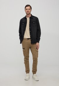 Terranova CON BOTTONI A PRESSIONE - Camicia - nero denim