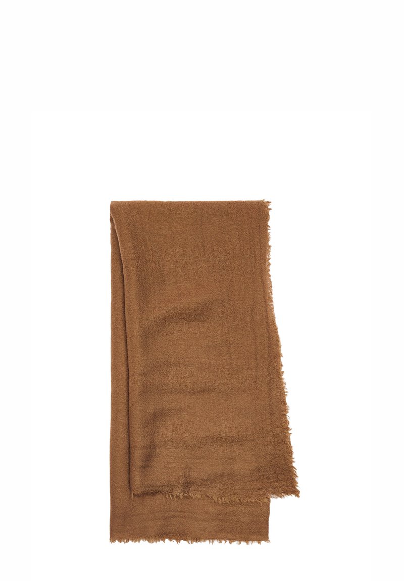 Brązowy prostokątny szalik wykonany z miękkiego materiału, z postrzępionymi krawędziami. Tekstura wydaje się lekka i lekko puszysta.