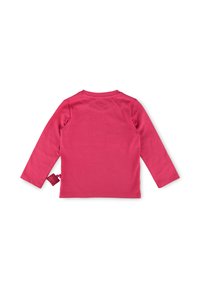 Langarm-T-Shirt aus leuchtend pinkem Baumwollstoff. Mit Rundhalsausschnitt und Etikett an der unteren linken Seite. Glatte Textur mit einfarbigem Design.