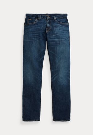 Ciemnoniebieskie dżinsy z denimu z delikatnym wyblaknięciem na udach i kieszeniach, zapinane na guziki i suwak, z pięcioma kieszeniami, ułożone płasko na białym tle.