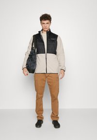 Forro Polar Columbia Harborside II Con Cremallera Completa Para Hombre - Cálido, Con Bolsillos Y Soporte Para Barra
