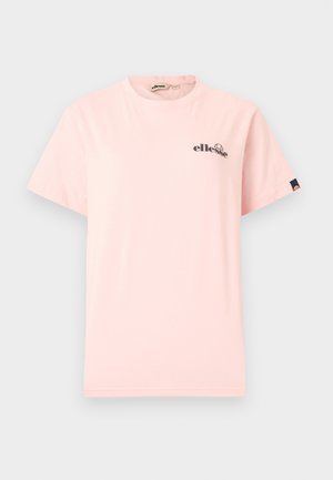 Tricou roz deschis, cu mâneci scurte și guler rotund, logo mic negru "ellesse" pe pieptul stâng și etichetă neagră cu logo pe mâneca stângă.