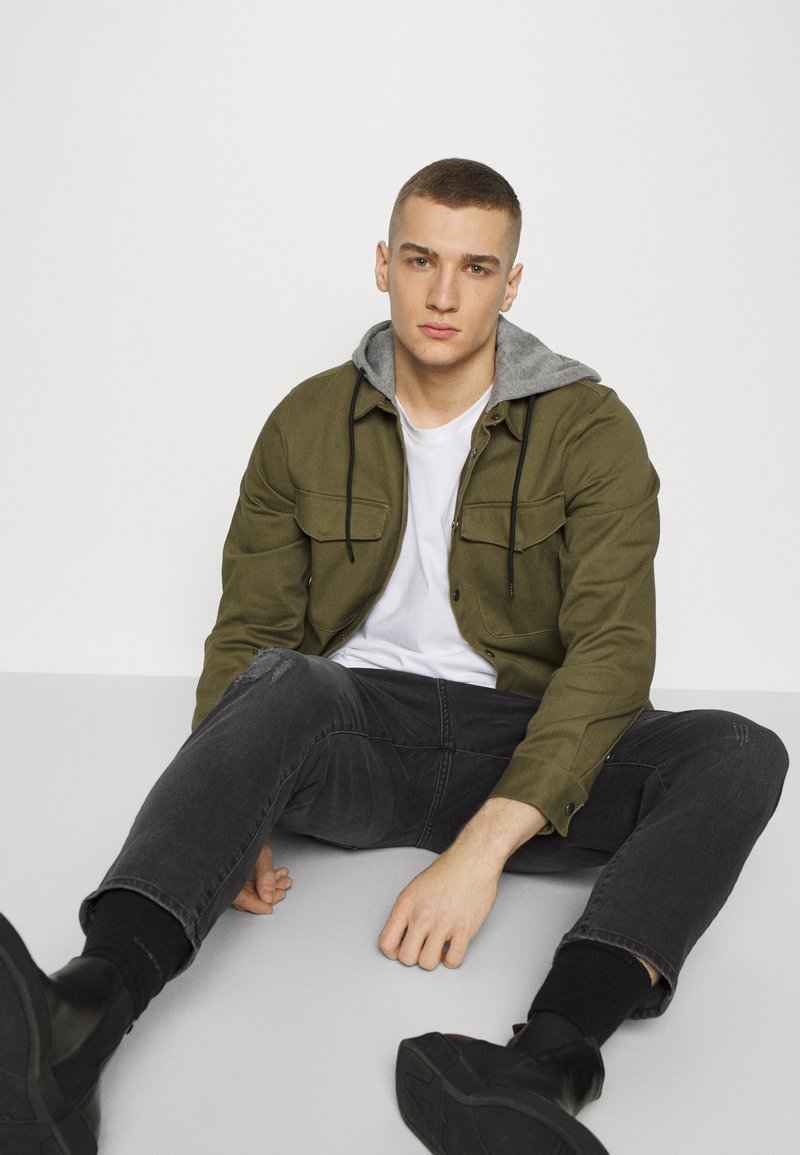 Herren Skinny Fit | Redefined Rebel HOUSTON DESTROY Jeans Relaxed Fit dust black/schwarz - LH26992 Herren Skinny Fit | Redefined Rebel HOUSTON DESTROY Jeans Relaxed Fit dust black/schwarz - LH26992