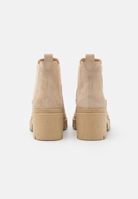 Tamaris Aulinukai su platforma - cream