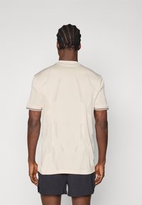 BOSS PARIQ DESERT ACTIVE - Trükipildiga T-särk - open beige