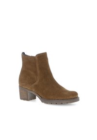 Bottines en suede marron avec un bout arrondi, un talon bloc modeste et des panneaux latéraux texturés. Lignes épurées et design simple, adaptées pour un usage décontracté.