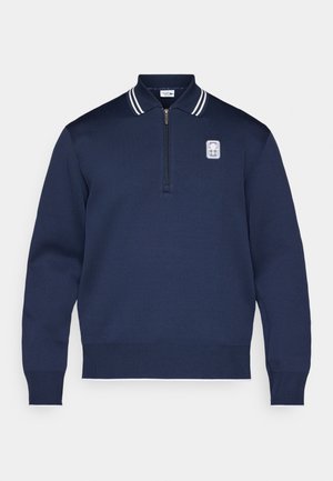 Pulóver de punto marino con cuello alto, cremallera a media longitud y acentos en blanco en el cuello. Presenta un pequeño logotipo en el pecho.