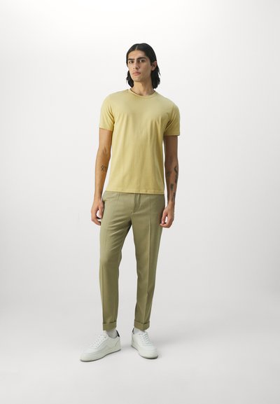 Filippa K TERRY CROPPED TROUSERS - Pantaloni - light khaki